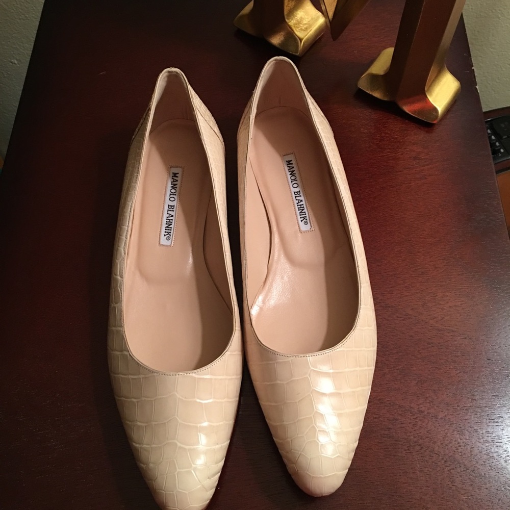 Manolo Blahnik alligator flats